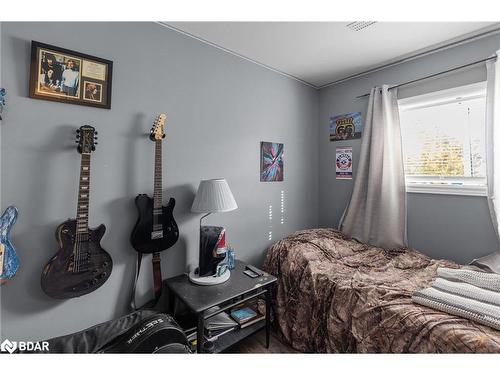 1866 Old Second Road N, Springwater, ON - Indoor Photo Showing Bedroom