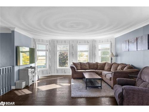 1866 Old Second Road N, Springwater, ON - Indoor Photo Showing Living Room