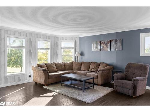 1866 Old Second Road N, Springwater, ON - Indoor Photo Showing Living Room