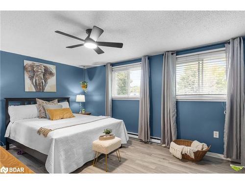 39 Corbett Drive, Barrie, ON - Indoor Photo Showing Bedroom