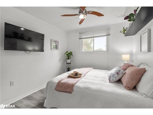 39 Corbett Drive, Barrie, ON - Indoor Photo Showing Bedroom