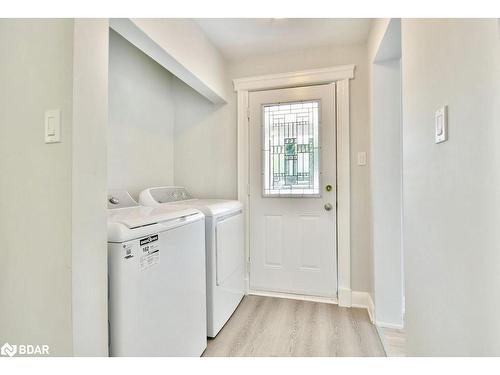 124 Berczy Street, Barrie, ON - Indoor Photo Showing Laundry Room