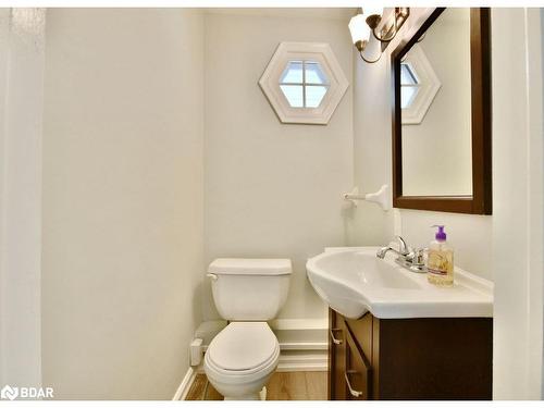 124 Berczy Street, Barrie, ON - Indoor Photo Showing Bathroom