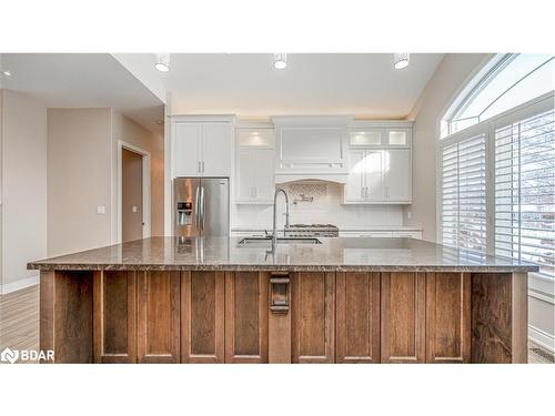 392 Cox Mill Road, Barrie, ON - Indoor Photo Showing Kitchen With Upgraded Kitchen