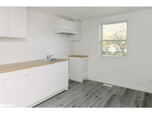 673 Knox Avenue, Hamilton, ON - Indoor Photo Showing Kitchen