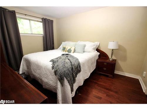 224 Axminster Drive, Richmond Hill, ON - Indoor Photo Showing Bedroom