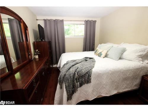 224 Axminster Drive, Richmond Hill, ON - Indoor Photo Showing Bedroom