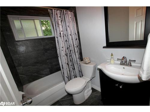 224 Axminster Drive, Richmond Hill, ON - Indoor Photo Showing Bathroom