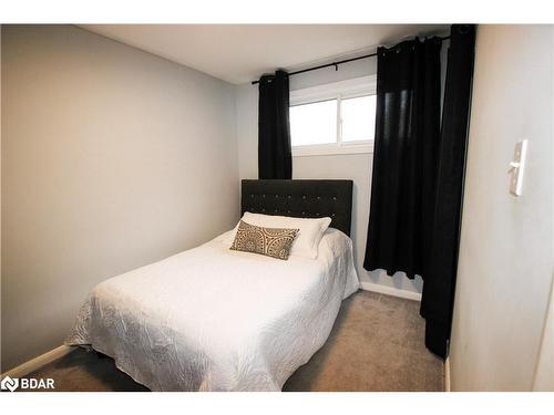 224 Axminster Drive, Richmond Hill, ON - Indoor Photo Showing Bedroom