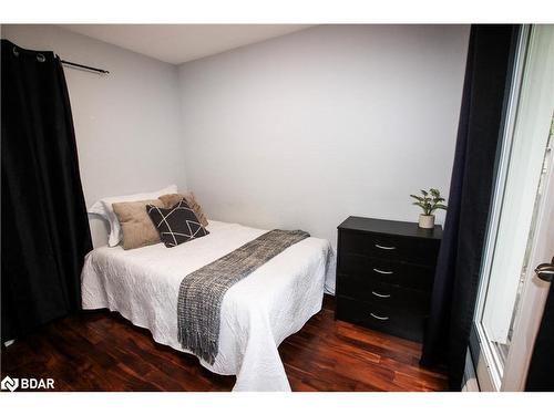 224 Axminster Drive, Richmond Hill, ON - Indoor Photo Showing Bedroom