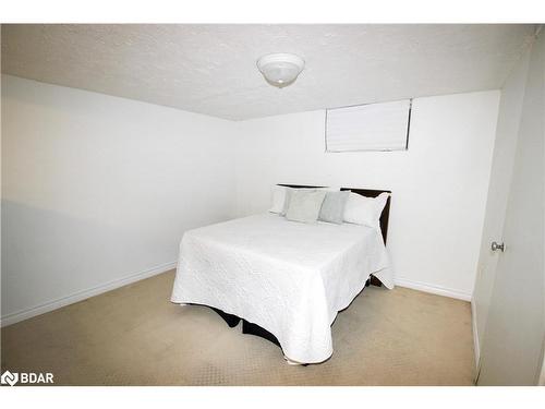 224 Axminster Drive, Richmond Hill, ON - Indoor Photo Showing Bedroom