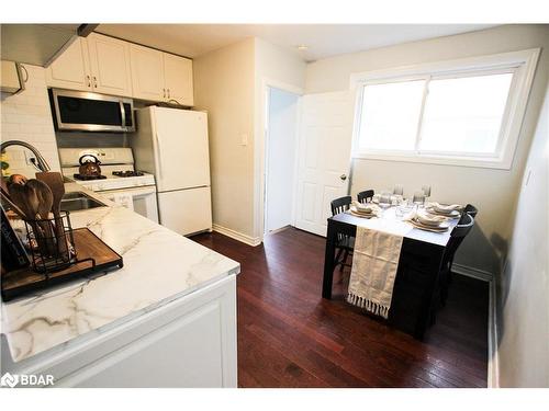 224 Axminster Drive, Richmond Hill, ON - Indoor Photo Showing Kitchen