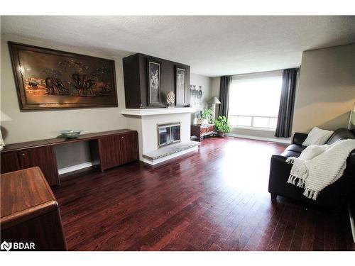 224 Axminster Drive, Richmond Hill, ON - Indoor Photo Showing Living Room With Fireplace