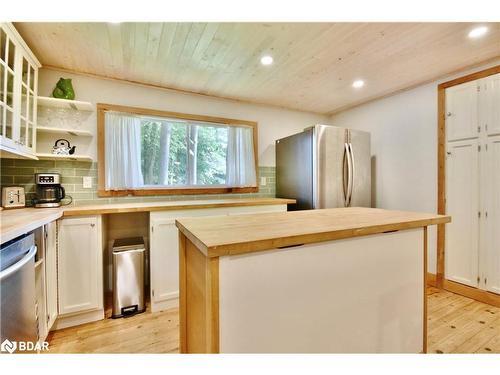 1001 Evergreen Cr Court, Gravenhurst, ON - Indoor Photo Showing Kitchen