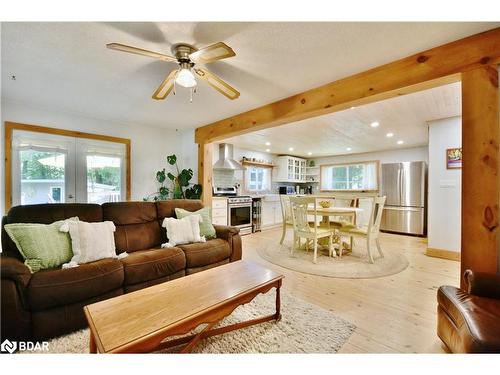 1001 Evergreen Cr Court, Gravenhurst, ON - Indoor Photo Showing Living Room