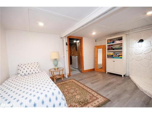 1001 Evergreen Cr Court, Gravenhurst, ON - Indoor Photo Showing Bedroom