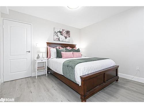 314-10 Edgecliff Golfway, North York, ON - Indoor Photo Showing Bedroom