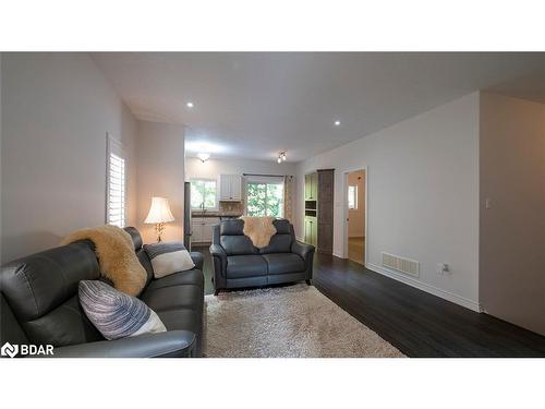 1012 Cook Drive, Midland, ON - Indoor Photo Showing Living Room