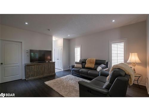 1012 Cook Drive, Midland, ON - Indoor Photo Showing Living Room