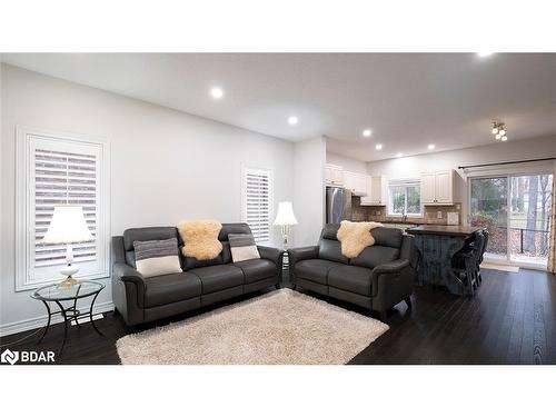 1012 Cook Drive, Midland, ON - Indoor Photo Showing Living Room