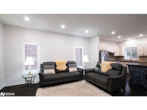 1012 Cook Drive, Midland, ON - Indoor Photo Showing Living Room