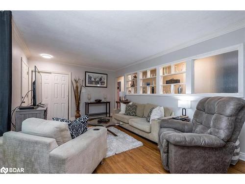 48 Brant Street W, Orillia, ON - Indoor Photo Showing Living Room