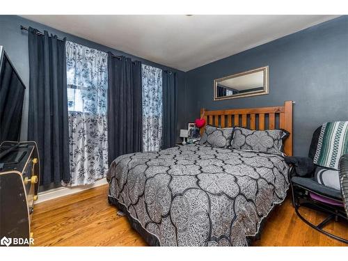 48 Brant Street W, Orillia, ON - Indoor Photo Showing Bedroom