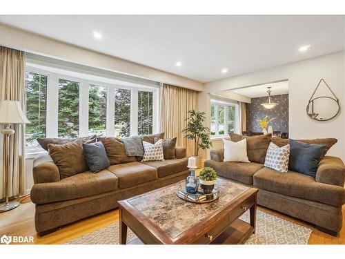 300 Duckworth Street, Barrie, ON - Indoor Photo Showing Living Room