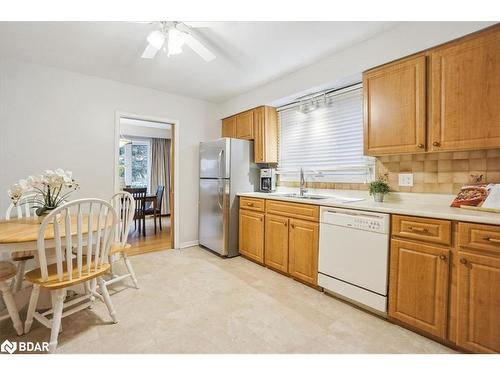 300 Duckworth Street, Barrie, ON - Indoor Photo Showing Kitchen