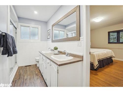 300 Duckworth Street, Barrie, ON - Indoor Photo Showing Bathroom