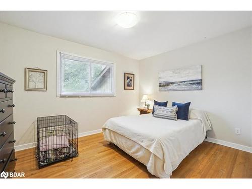 300 Duckworth Street, Barrie, ON - Indoor Photo Showing Bedroom