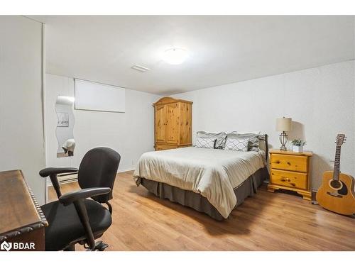 300 Duckworth Street, Barrie, ON - Indoor Photo Showing Bedroom