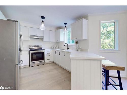 30 Ambler Bay, Barrie, ON - Indoor Photo Showing Kitchen