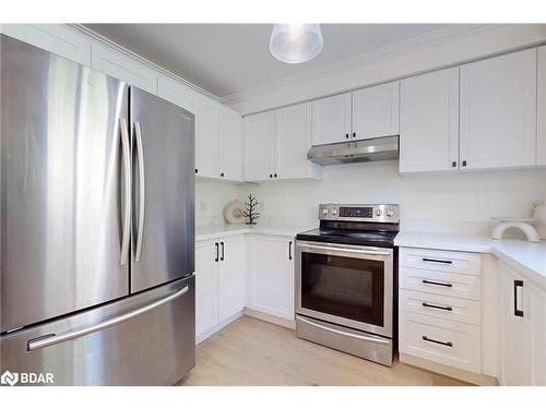 30 Ambler Bay, Barrie, ON - Indoor Photo Showing Kitchen