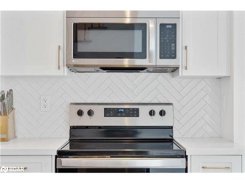 21 Fairlane Avenue, Barrie, ON - Indoor Photo Showing Kitchen