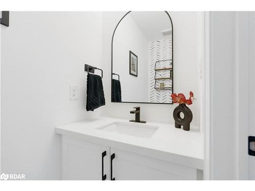 21 Fairlane Avenue, Barrie, ON - Indoor Photo Showing Bathroom