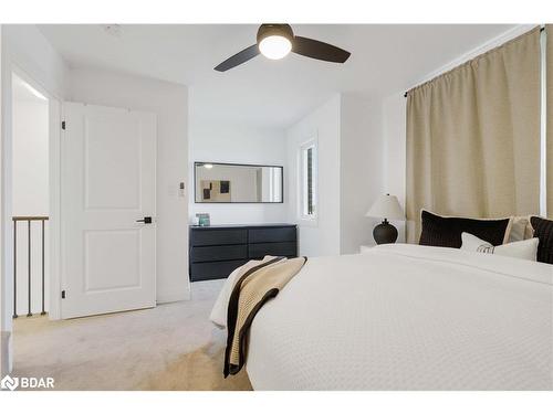 21 Fairlane Avenue, Barrie, ON - Indoor Photo Showing Bedroom