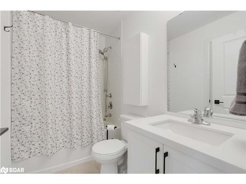 21 Fairlane Avenue, Barrie, ON - Indoor Photo Showing Bathroom