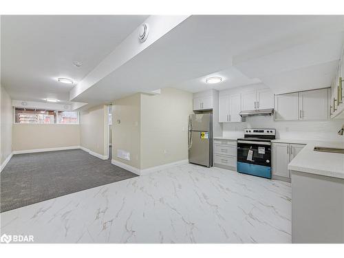 2-98 Peel Street, Barrie, ON - Indoor Photo Showing Kitchen