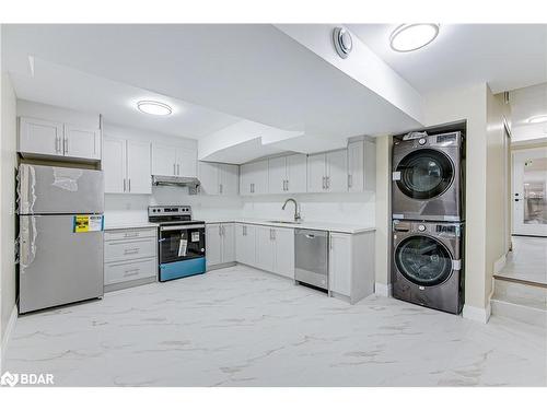 2-98 Peel Street, Barrie, ON - Indoor Photo Showing Laundry Room