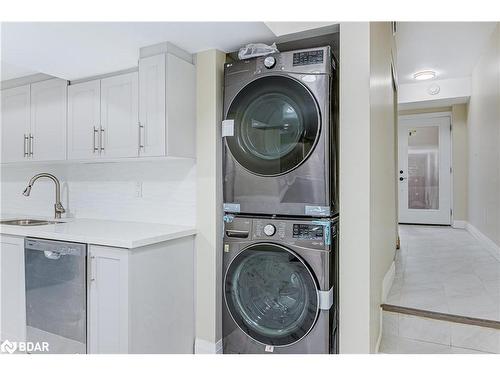 2-98 Peel Street, Barrie, ON - Indoor Photo Showing Laundry Room