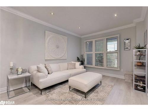 4320 Shelby Crescent, Mississauga, ON - Indoor Photo Showing Living Room