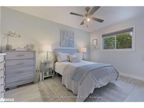 4320 Shelby Crescent, Mississauga, ON - Indoor Photo Showing Bedroom