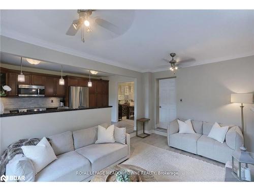 4320 Shelby Crescent, Mississauga, ON - Indoor Photo Showing Living Room