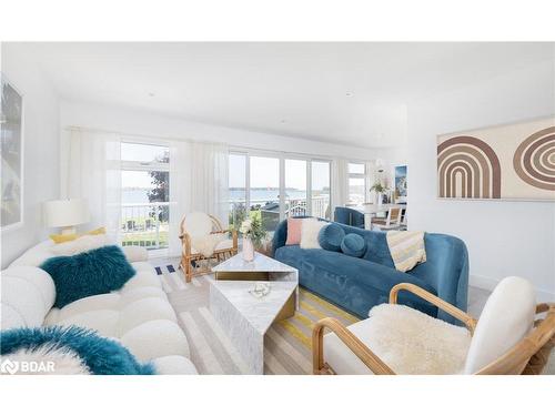 363 Macisaac Drive, Orillia, ON - Indoor Photo Showing Living Room