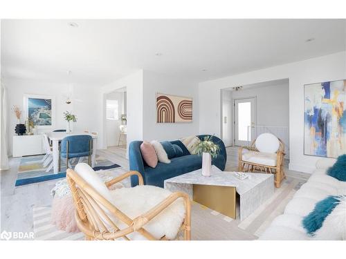 363 Macisaac Drive, Orillia, ON - Indoor Photo Showing Living Room