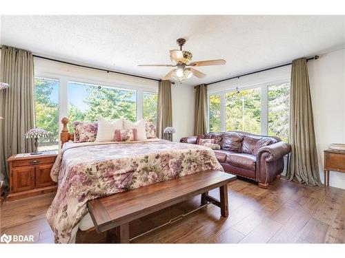 47 Woodland Drive, Wasaga Beach, ON - Indoor Photo Showing Bedroom