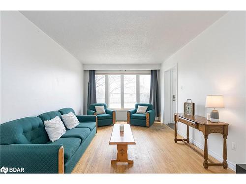 22A Bernick Drive, Barrie, ON - Indoor Photo Showing Living Room