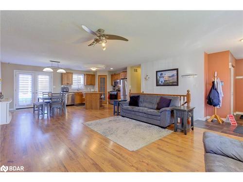 44 Geddes Street W, Clifford, ON - Indoor Photo Showing Living Room