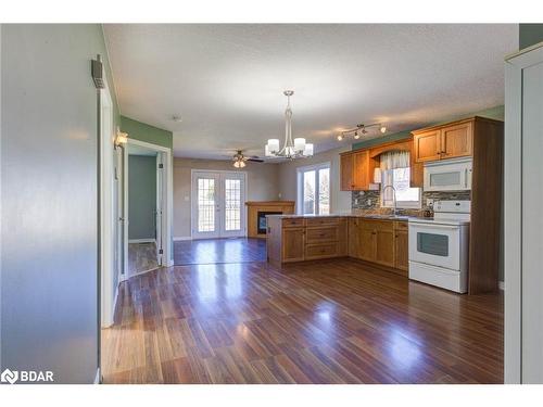 44 Geddes Street W, Clifford, ON - Indoor Photo Showing Kitchen